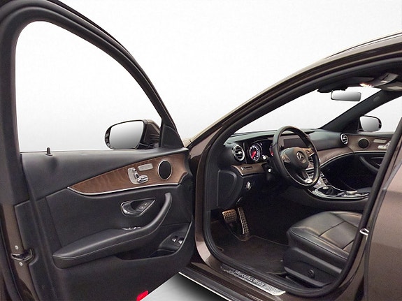Mercedes-Benz E220 10 of 30