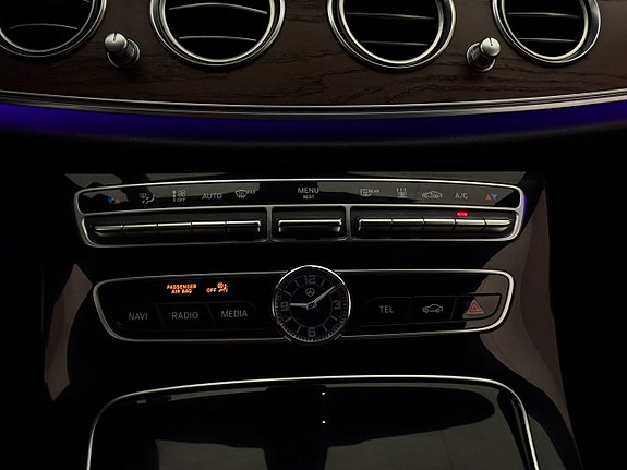 Mercedes-Benz E220 26 of 30