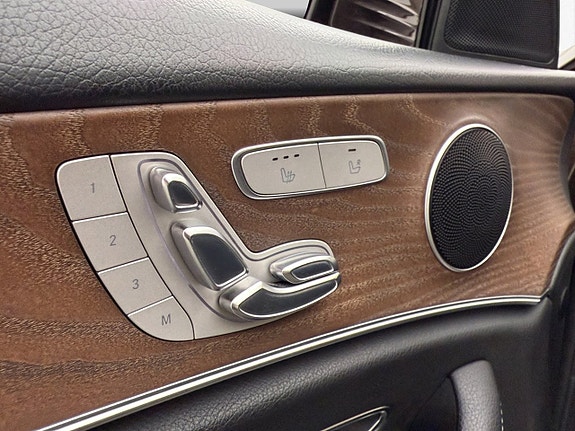 Mercedes-Benz E220 14 of 30