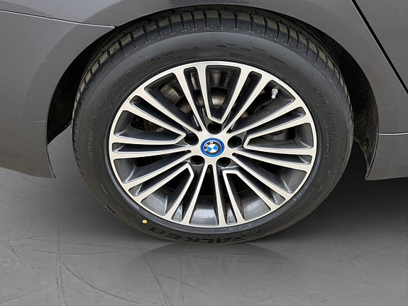 BMW 530e 28 of 30