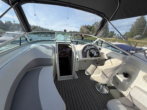 Chris Craft 302 Crowne 8 of 15