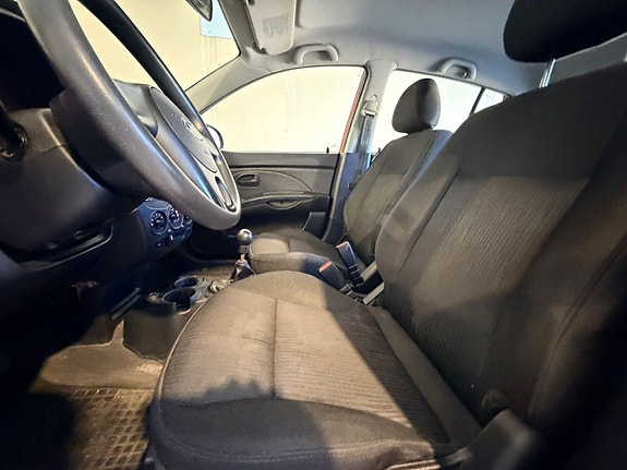 Kia Picanto 10 of 18