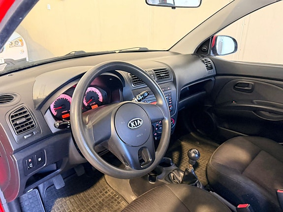 Kia Picanto 11 of 18