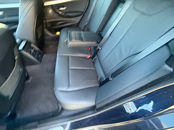 BMW 330i 10 of 17