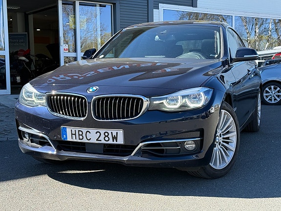 BMW 330i 2 of 17