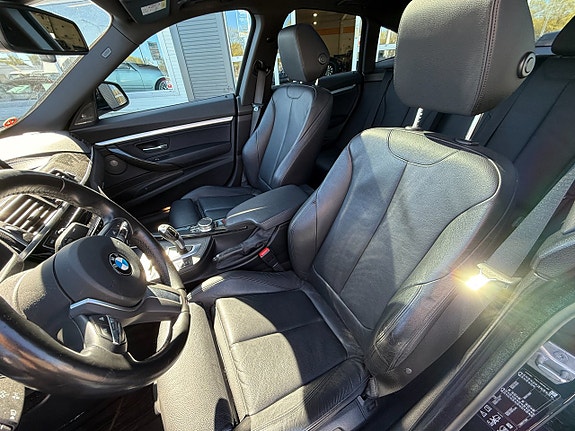 BMW 330i 8 of 17