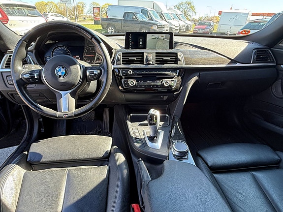 BMW 330i 12 of 17