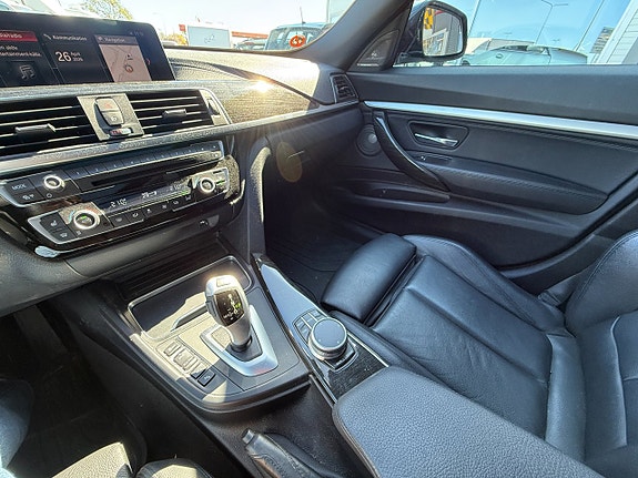 BMW 330i 17 of 17