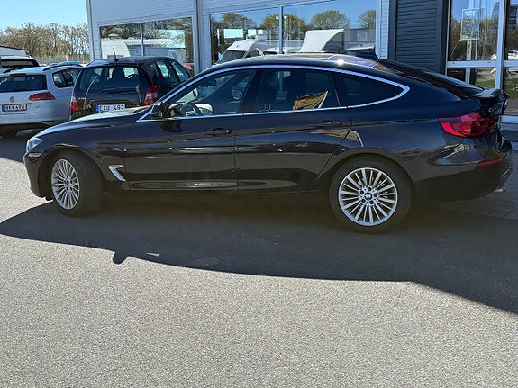 BMW 330i 6 of 17