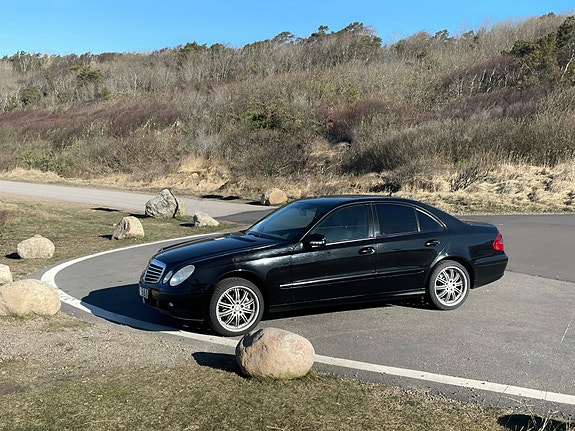 Mercedes-Benz E200 2 of 8