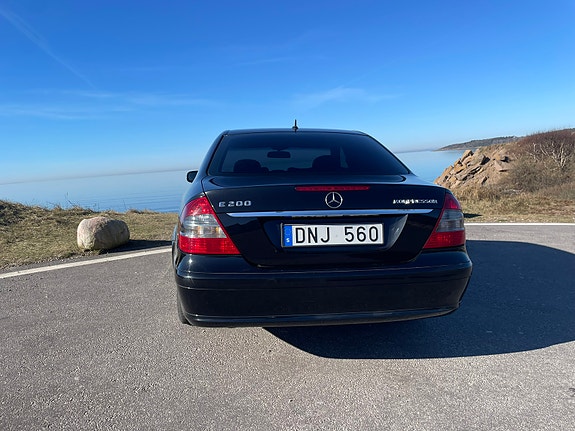 Mercedes-Benz E200 8 of 8