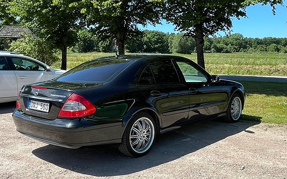 Mercedes-Benz E200 7 of 8