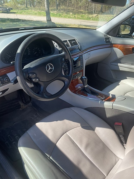 Mercedes-Benz E200 5 of 8