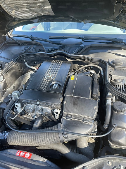 Mercedes-Benz E200 6 of 8