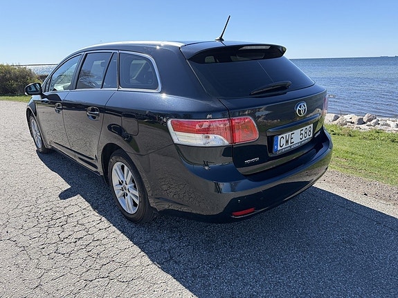 Toyota Avensis 3 of 5