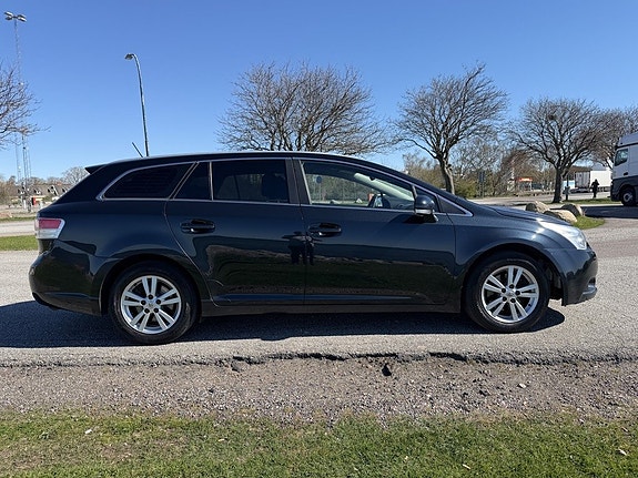 Toyota Avensis 5 of 5