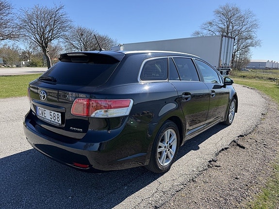 Toyota Avensis 4 of 5