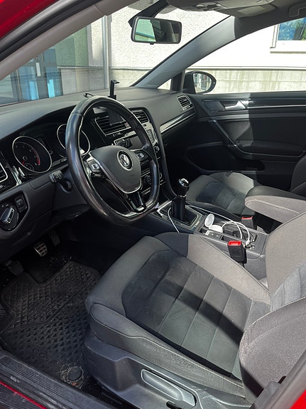 Volkswagen Golf VII 2 of 5
