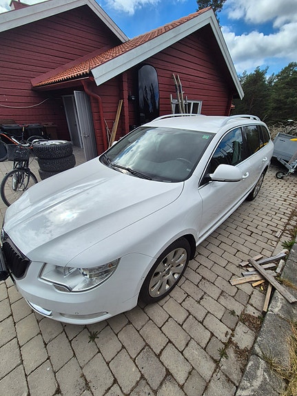 Skoda Superb 2 of 5