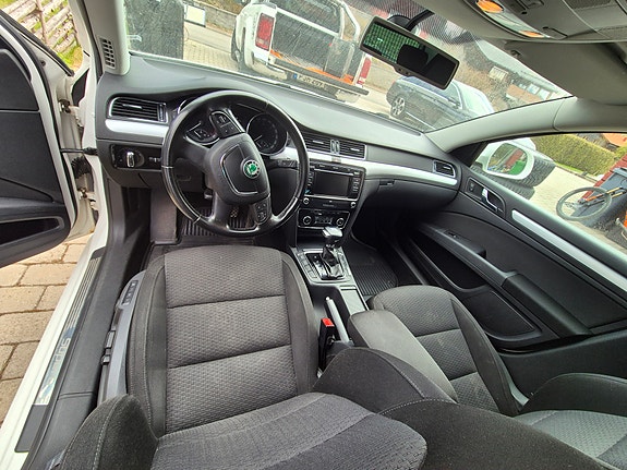 Skoda Superb 8 of 10