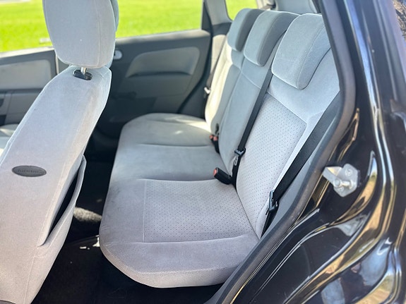Ford Fiesta 12 of 14
