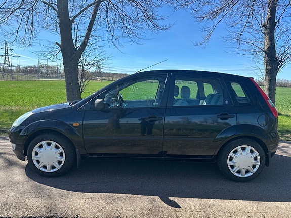 Ford Fiesta 8 of 14