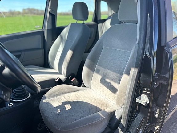 Ford Fiesta 9 of 14