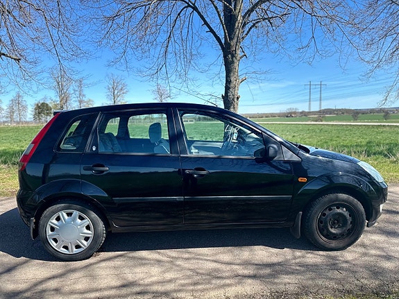 Ford Fiesta 7 of 14