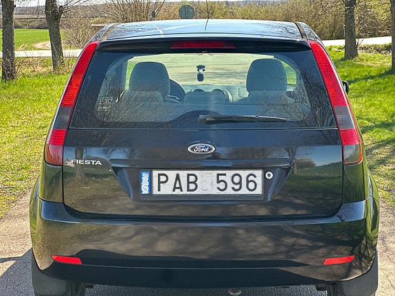 Ford Fiesta 6 of 14