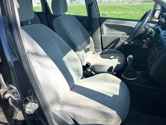 Ford Fiesta 10 of 14