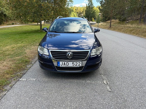 Volkswagen Passat 3 of 10