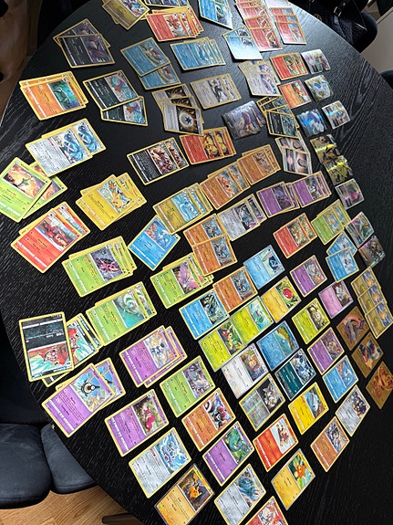 Pokemon samling med blandade kort