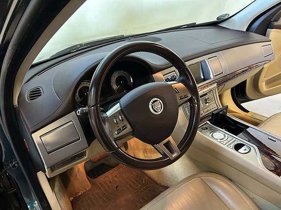 Jaguar XF 14 of 21