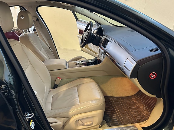 Jaguar XF 16 of 21