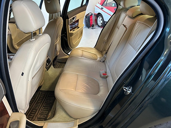 Jaguar XF 20 of 21