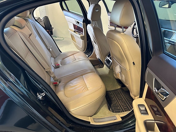 Jaguar XF 19 of 21