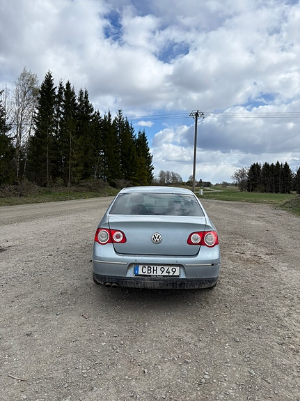 Volkswagen Passat 2 of 5