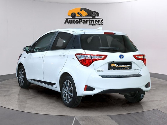 Toyota Yaris 6 of 23