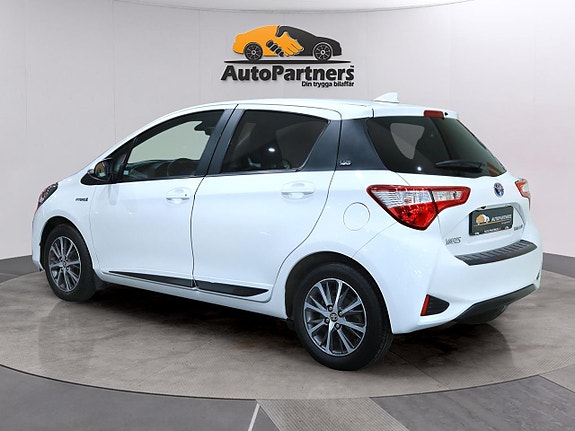 Toyota Yaris 4 of 23