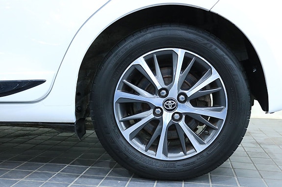 Toyota Yaris 23 of 23