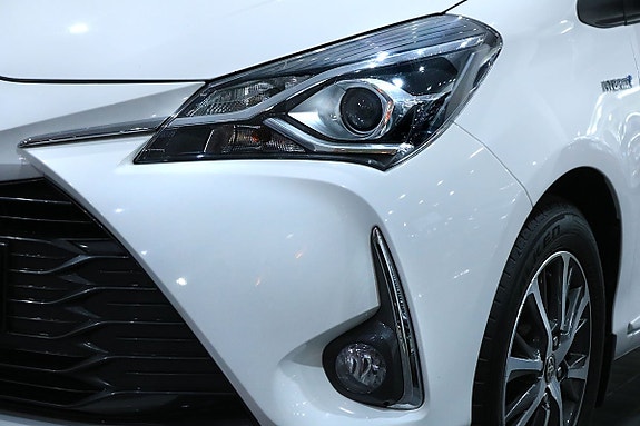 Toyota Yaris 21 of 23