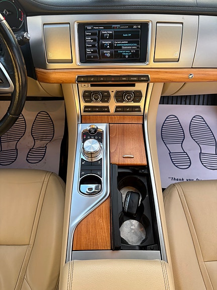 Jaguar XF 11 of 12