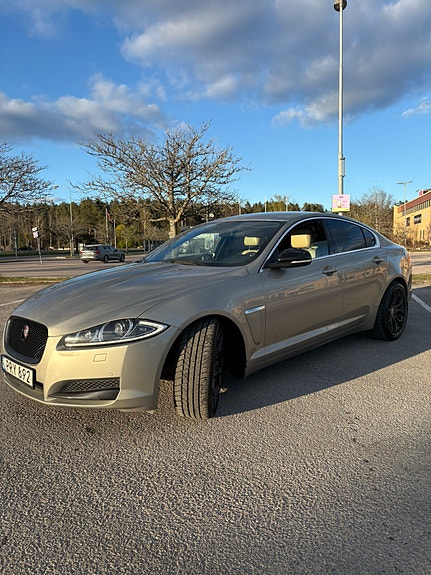 Jaguar XF 2 of 12