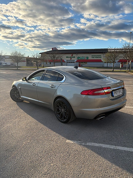 Jaguar XF 3 of 12