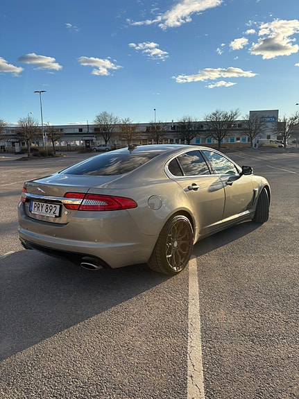 Jaguar XF 4 of 12