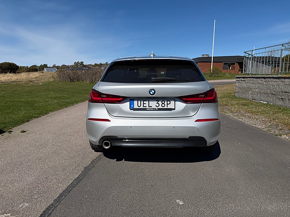 BMW 118i 3 of 5