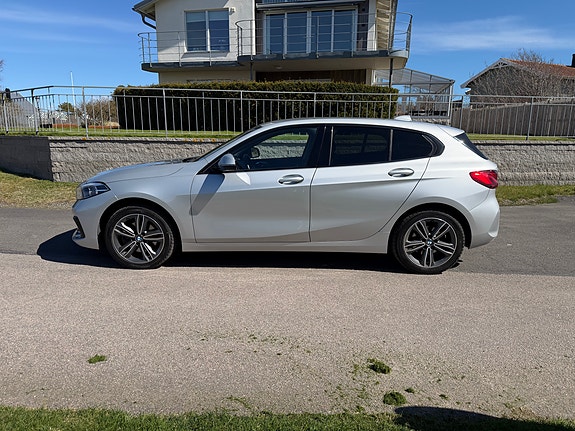 BMW 118i 4 of 5