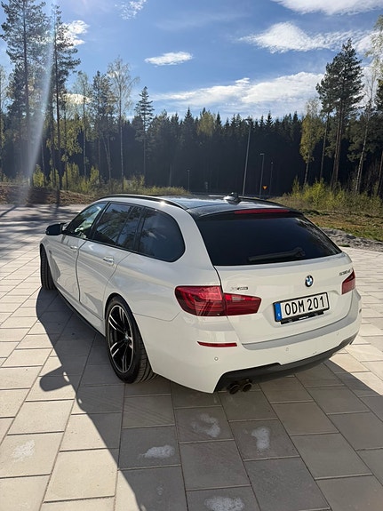 BMW 530d 4 of 5