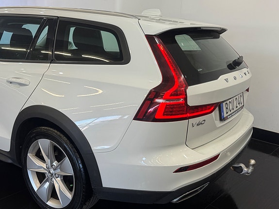 Volvo V60 Cross Country 6 of 11