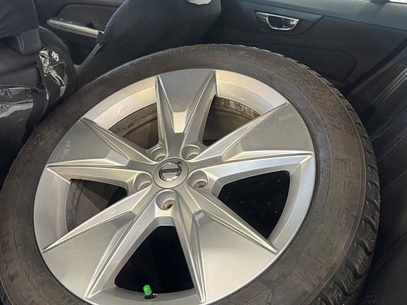 Volvo V60 Cross Country 7 of 11